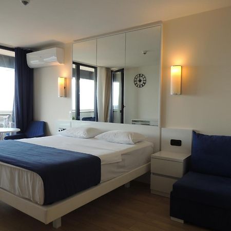 Orbi City Apartments On The Beach Batoemi Buitenkant foto