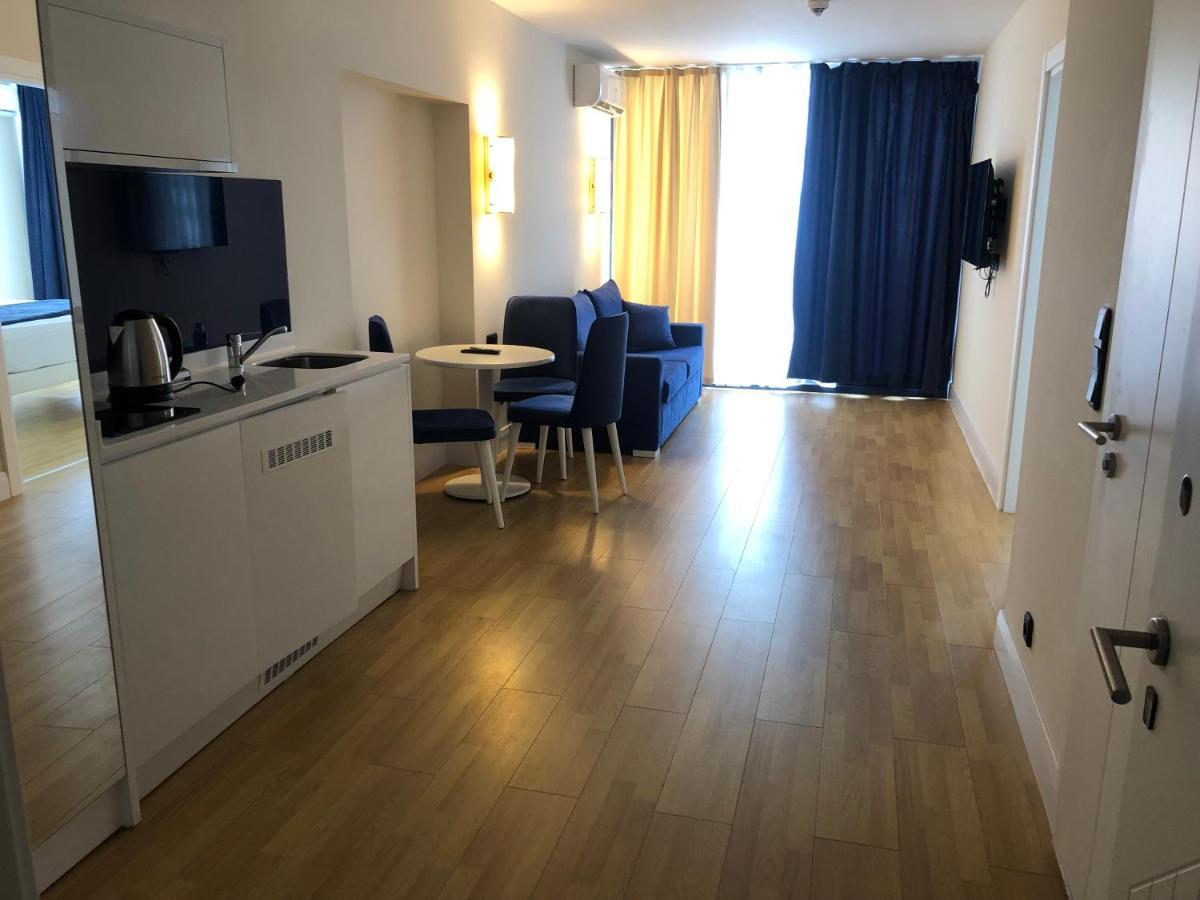 Orbi City Apartments On The Beach Batoemi Buitenkant foto