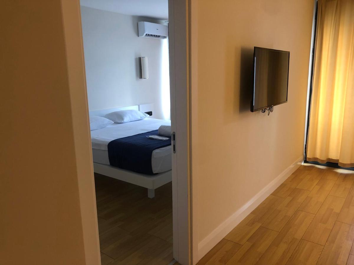 Orbi City Apartments On The Beach Batoemi Buitenkant foto