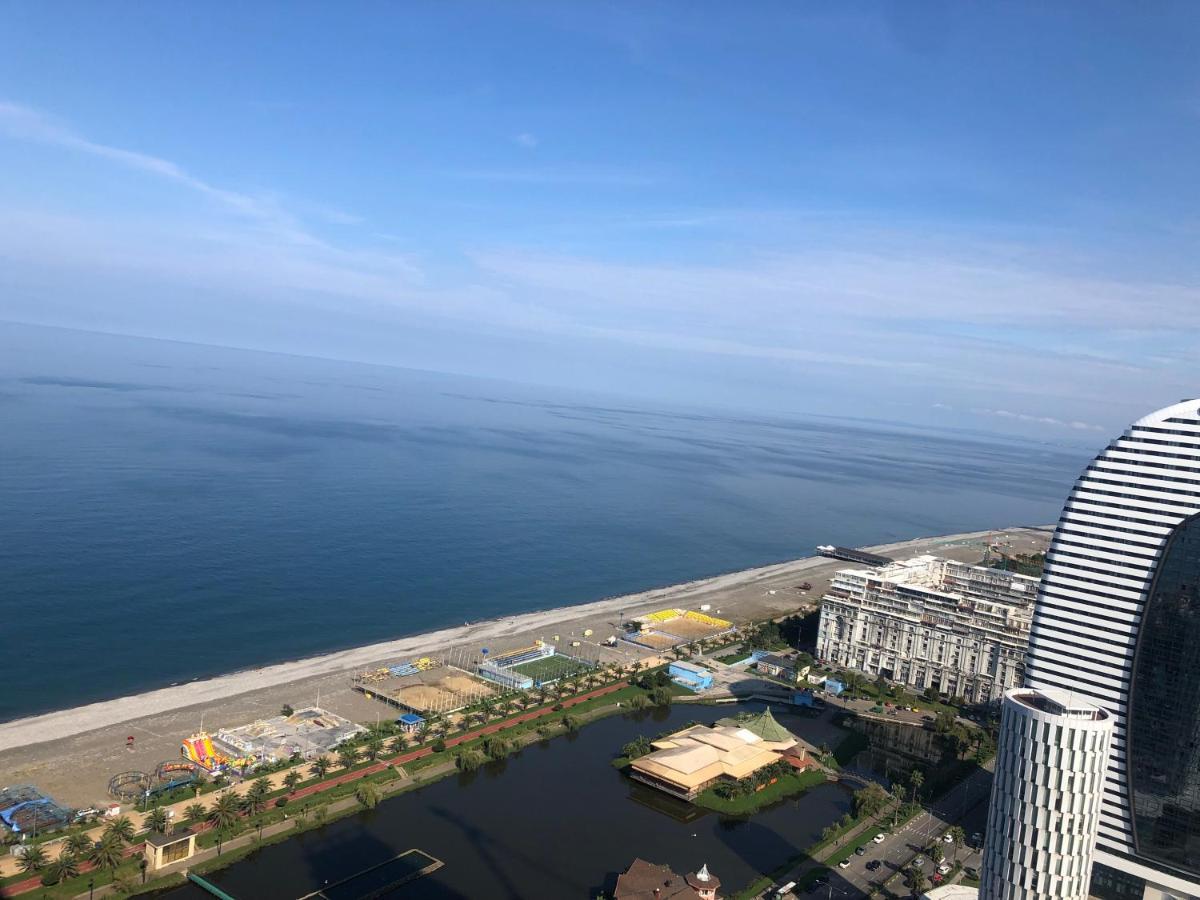 Orbi City Apartments On The Beach Batoemi Buitenkant foto