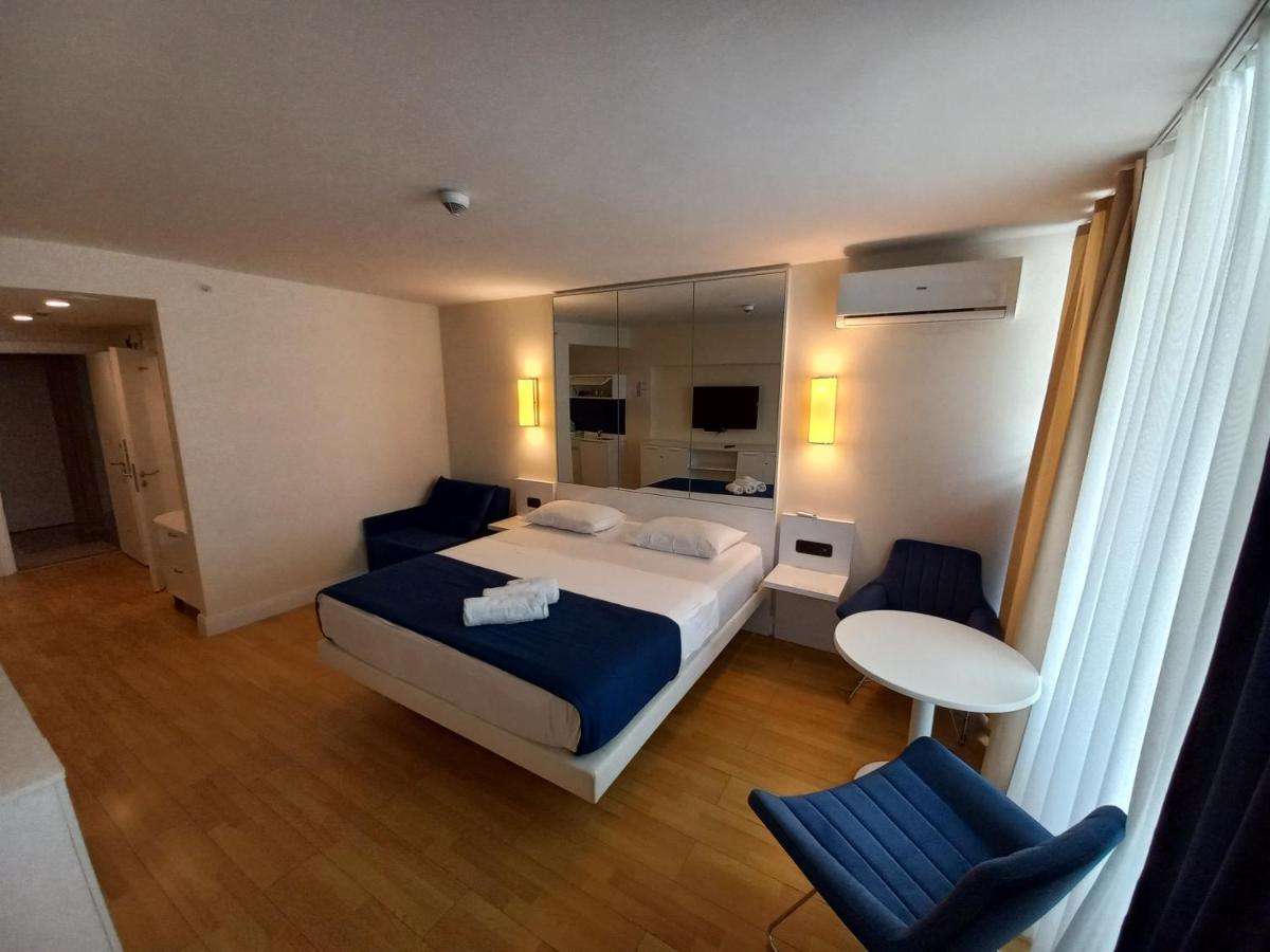 Orbi City Apartments On The Beach Batoemi Buitenkant foto