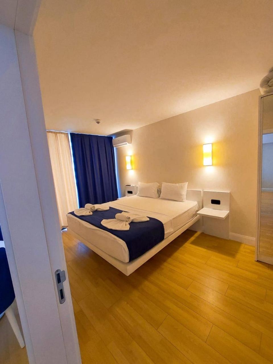 Orbi City Apartments On The Beach Batoemi Buitenkant foto