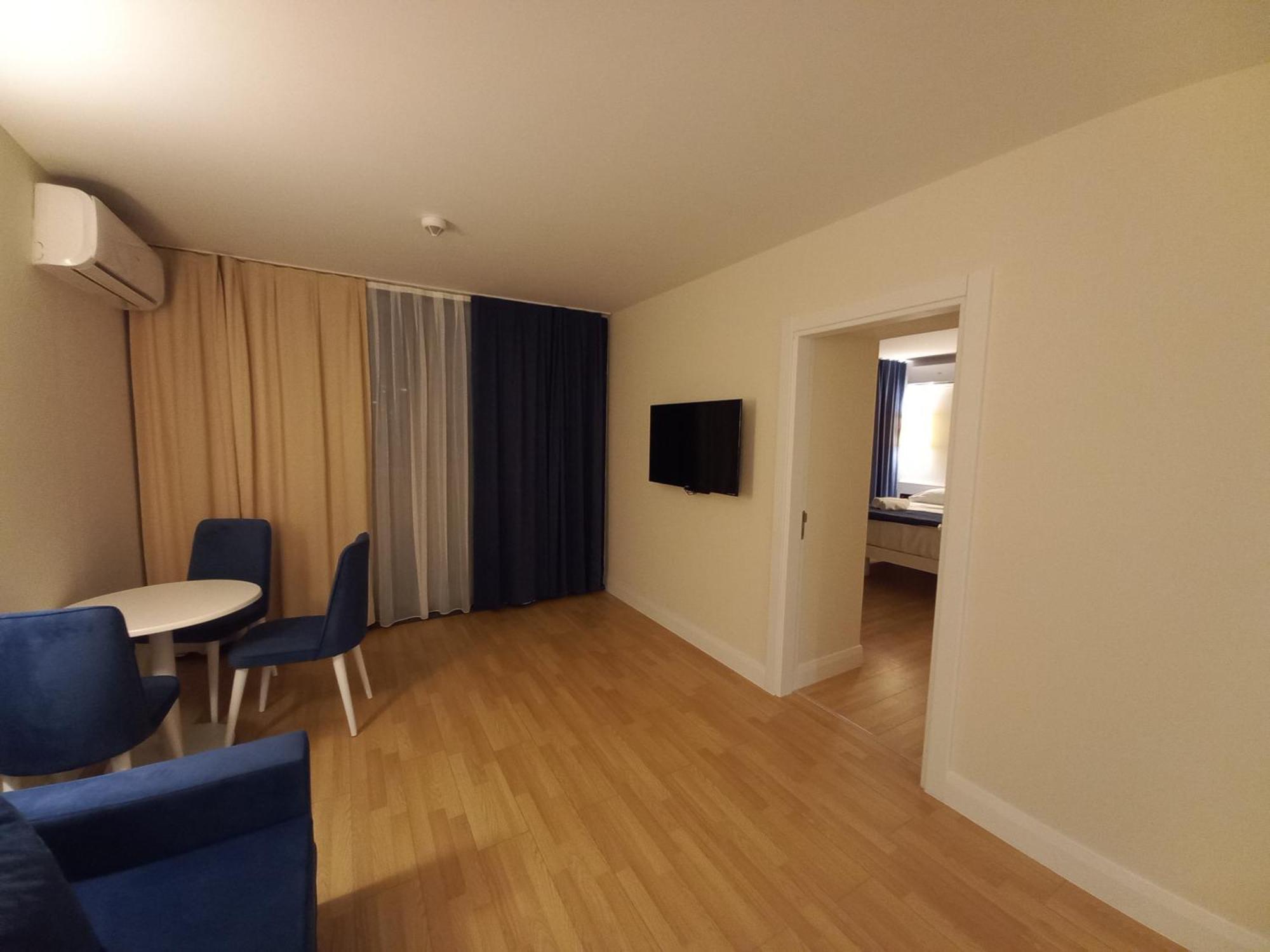 Orbi City Apartments On The Beach Batoemi Buitenkant foto
