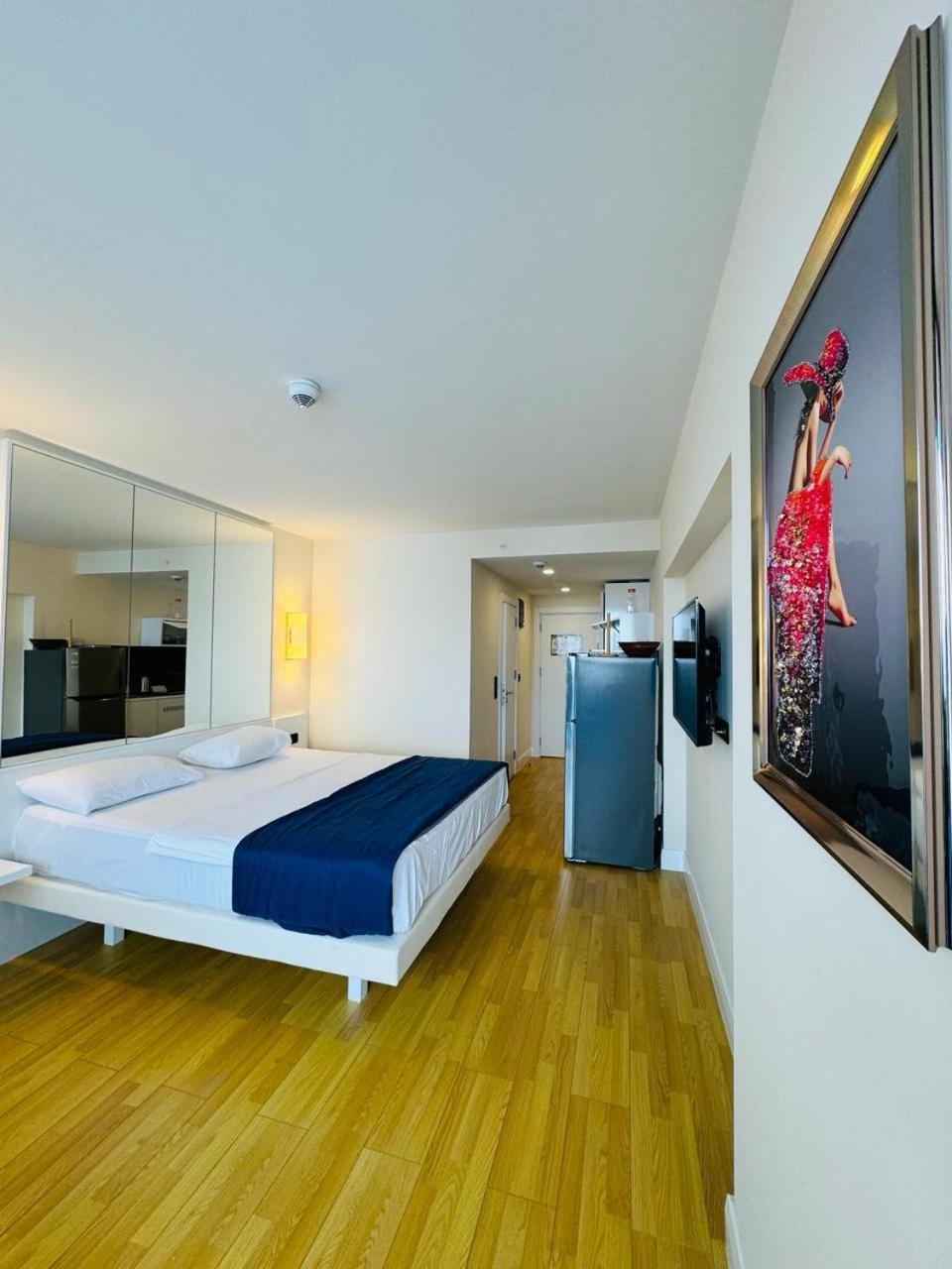 Orbi City Apartments On The Beach Batoemi Buitenkant foto