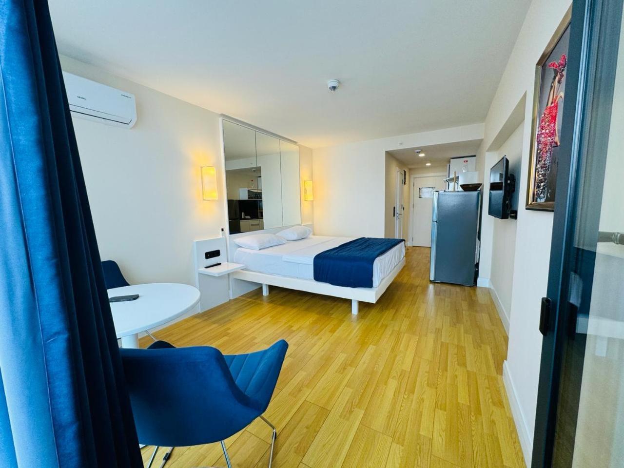 Orbi City Apartments On The Beach Batoemi Buitenkant foto