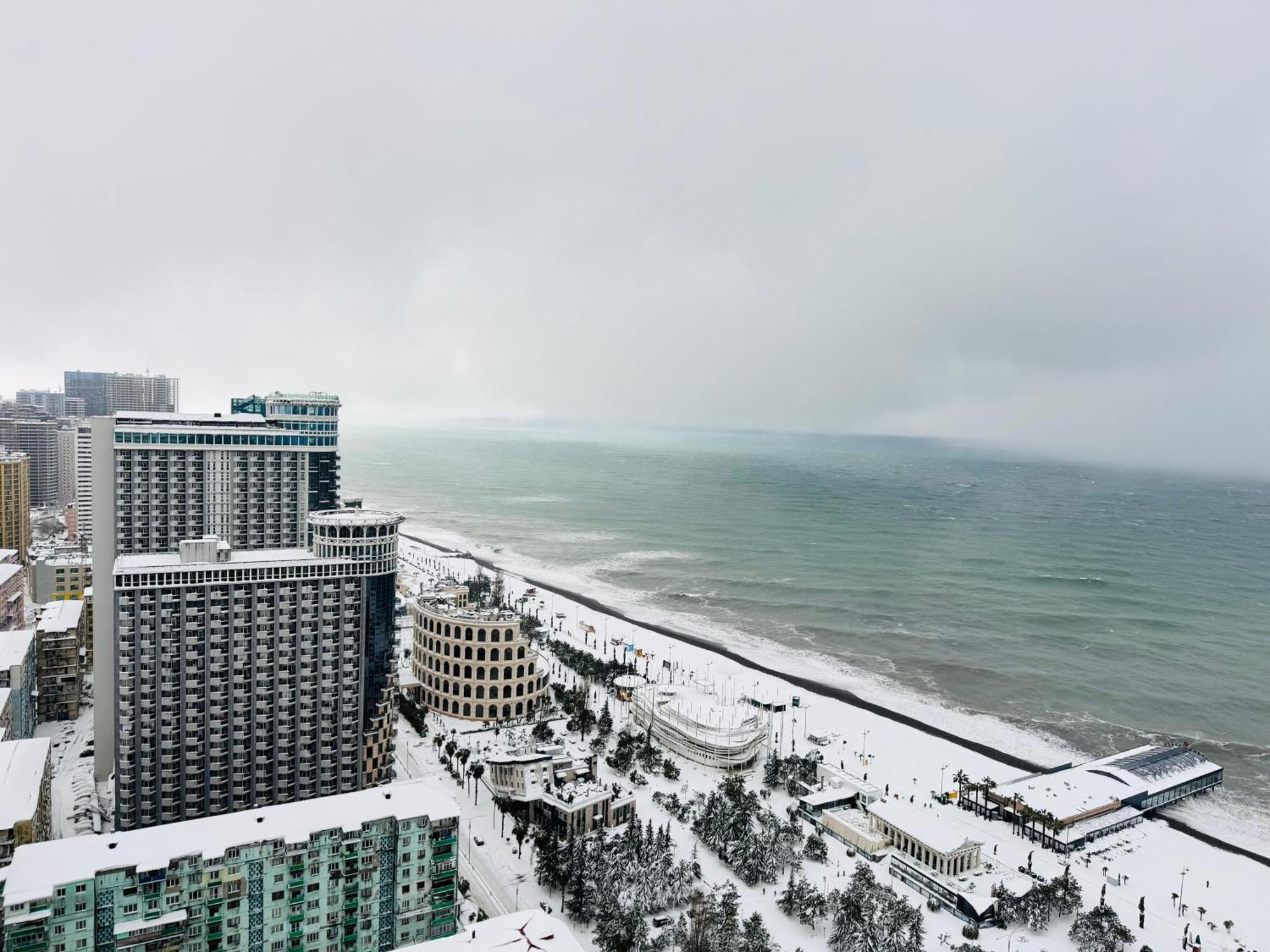 Orbi City Apartments On The Beach Batoemi Buitenkant foto